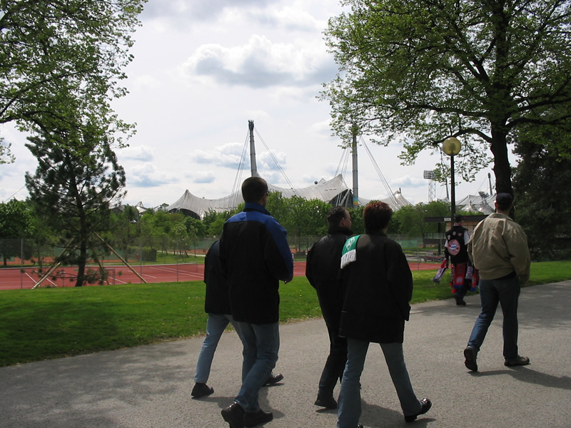Zum Stadion