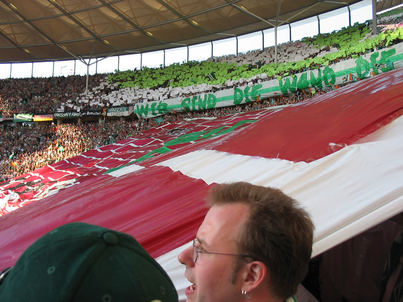 Wir sind die Wand, die immer hinter euch steht