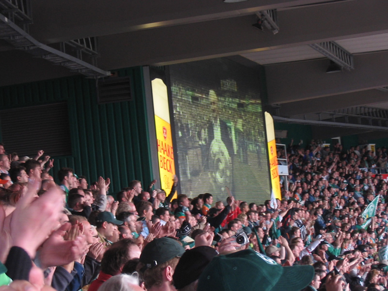 Rudi, r&uuml;ck die Schale raus!