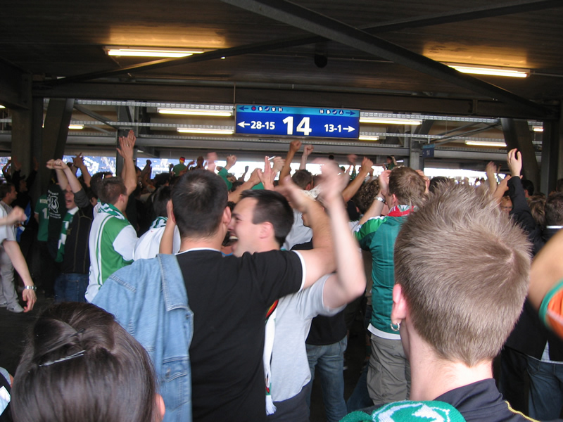Party im Stadionaufgang
