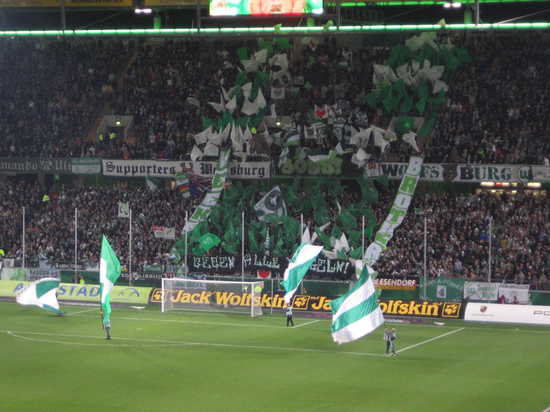 VW Mitarbeiter bei der Arbeit